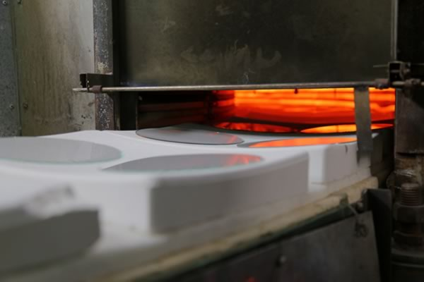 Glassware annealing heater